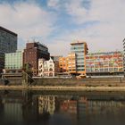 Spiegelung im Medienhafen in Düsseldorf 