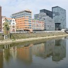 Spiegelung im Medienhafen in Düsseldorf