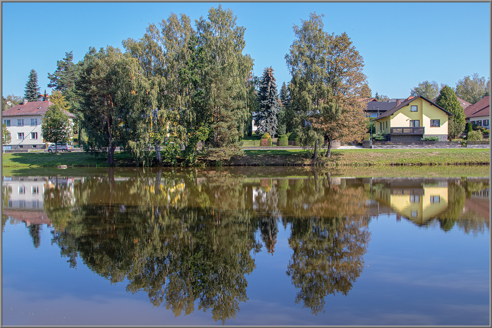 Spiegelung im Moorsee