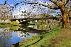 Spiegelung im Neckar