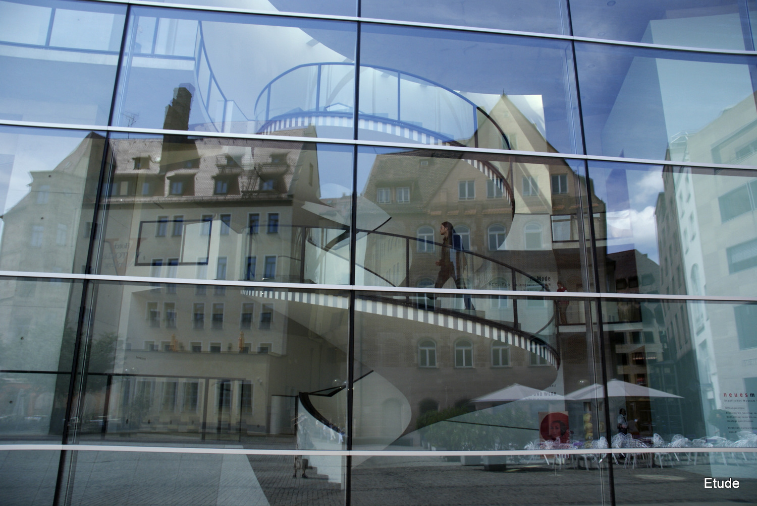 Spiegelung im Neuen Museum zu Nürnberg