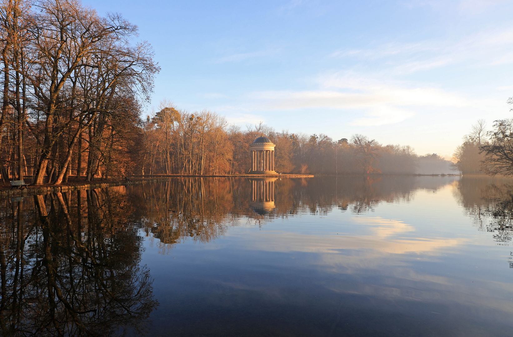 Spiegelung im Nymphenburger Schlosspark