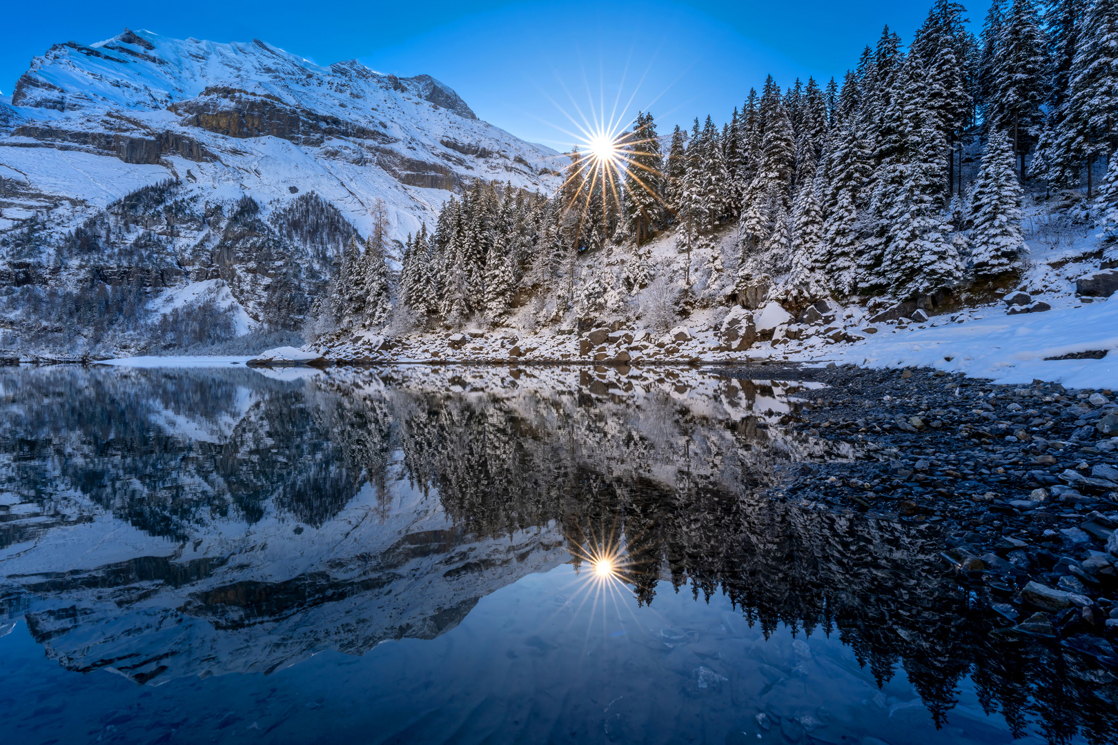 Spiegelung im Oeschinensee