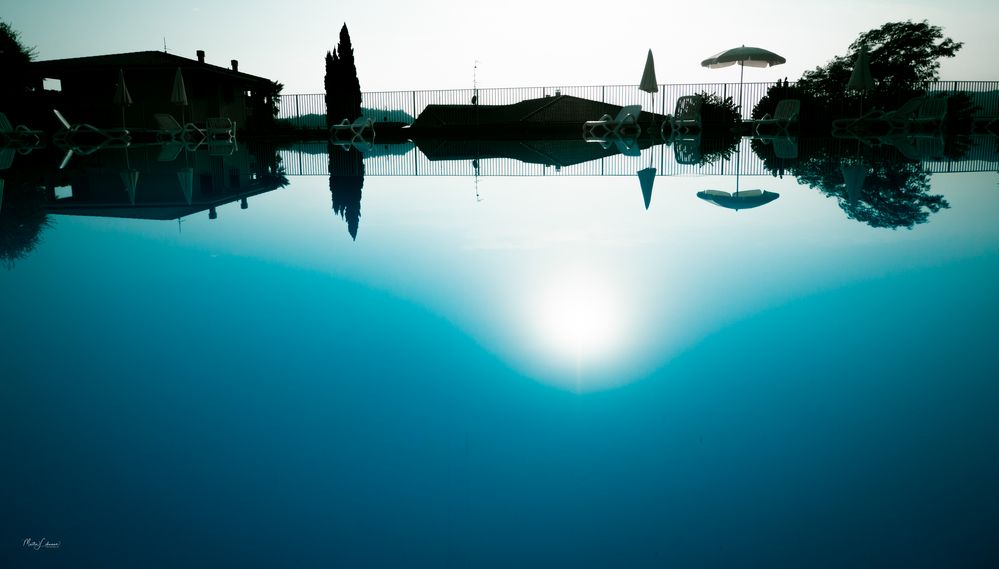 Spiegelung im Pool