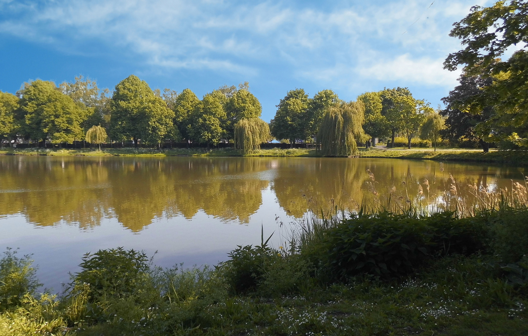 Spiegelung im ruhigen See