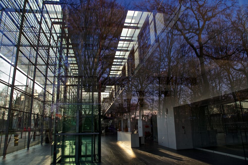 Spiegelung im Ruhrfestspielhaus