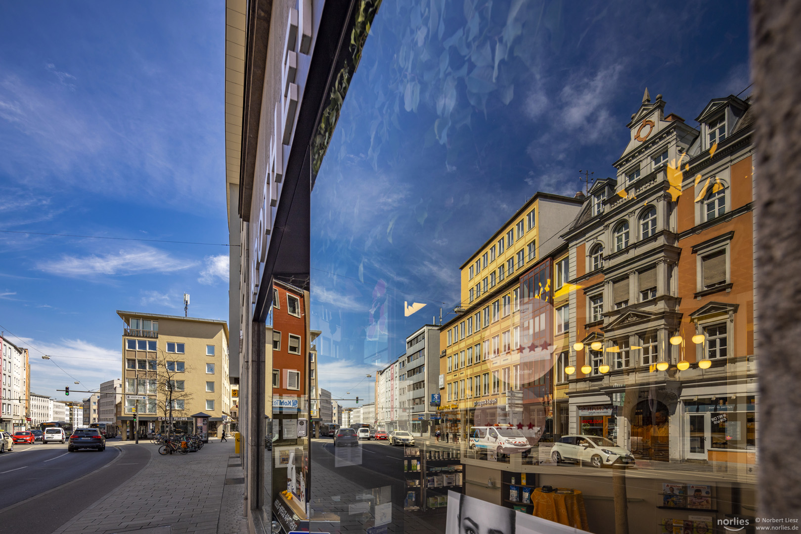 Spiegelung im Schaufenster