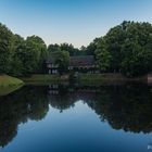 Spiegelung im Schloßgraben Ahrensburg