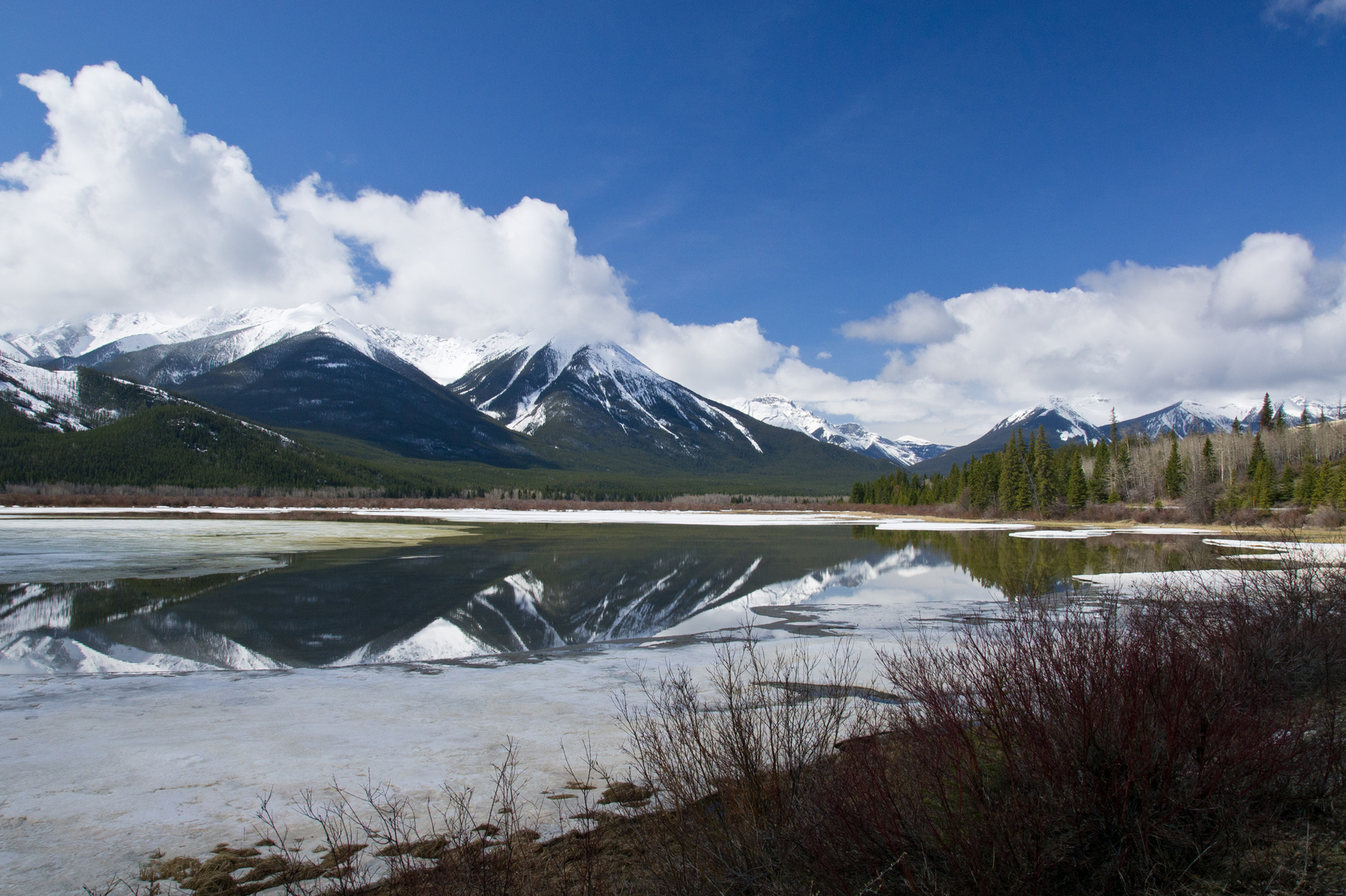 Spiegelung im See in Banff