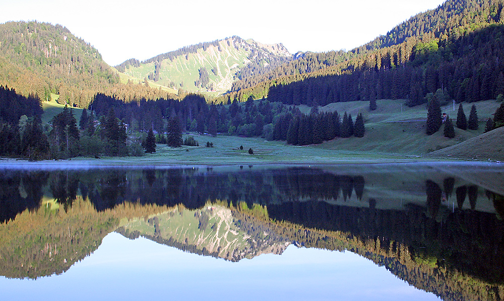 Spiegelung im Spitzingsee Bild 3