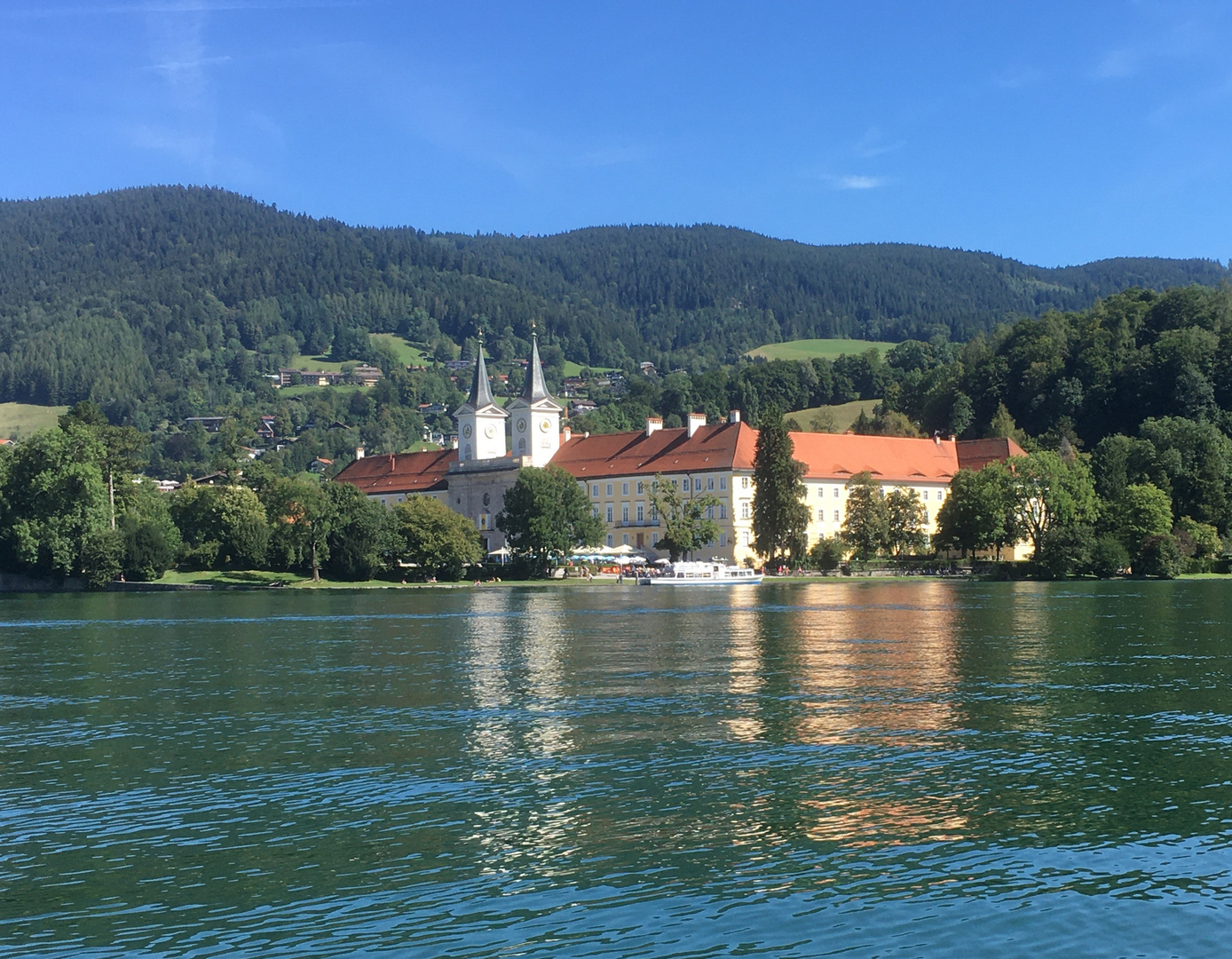 Spiegelung im Tegernsee