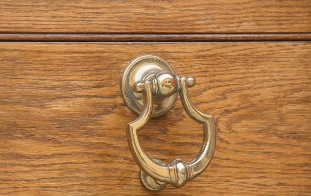 Spiegelung im Tuerklopfer...