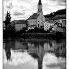 Spiegelung im Wasser der Donau