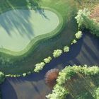 Spiegelung im Wasserhindernis am Green