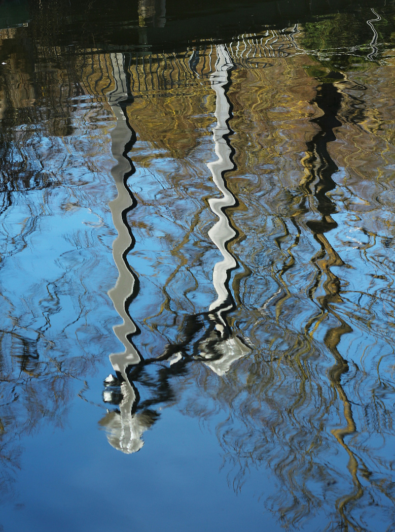 Spiegelung im Weiher