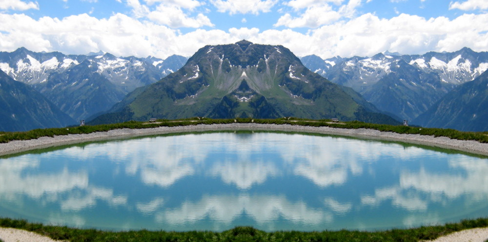 Spiegelung in den Alpen