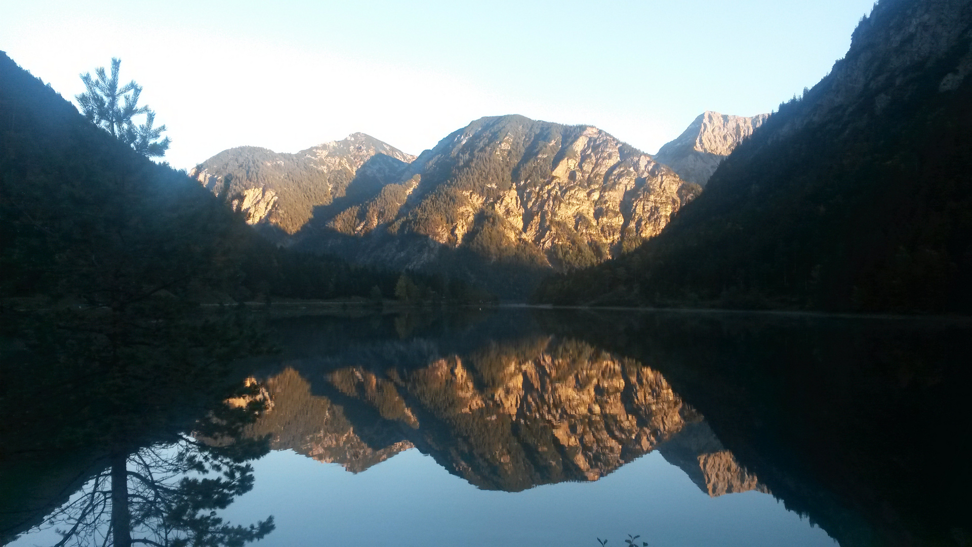 Spiegelung in den Bergen