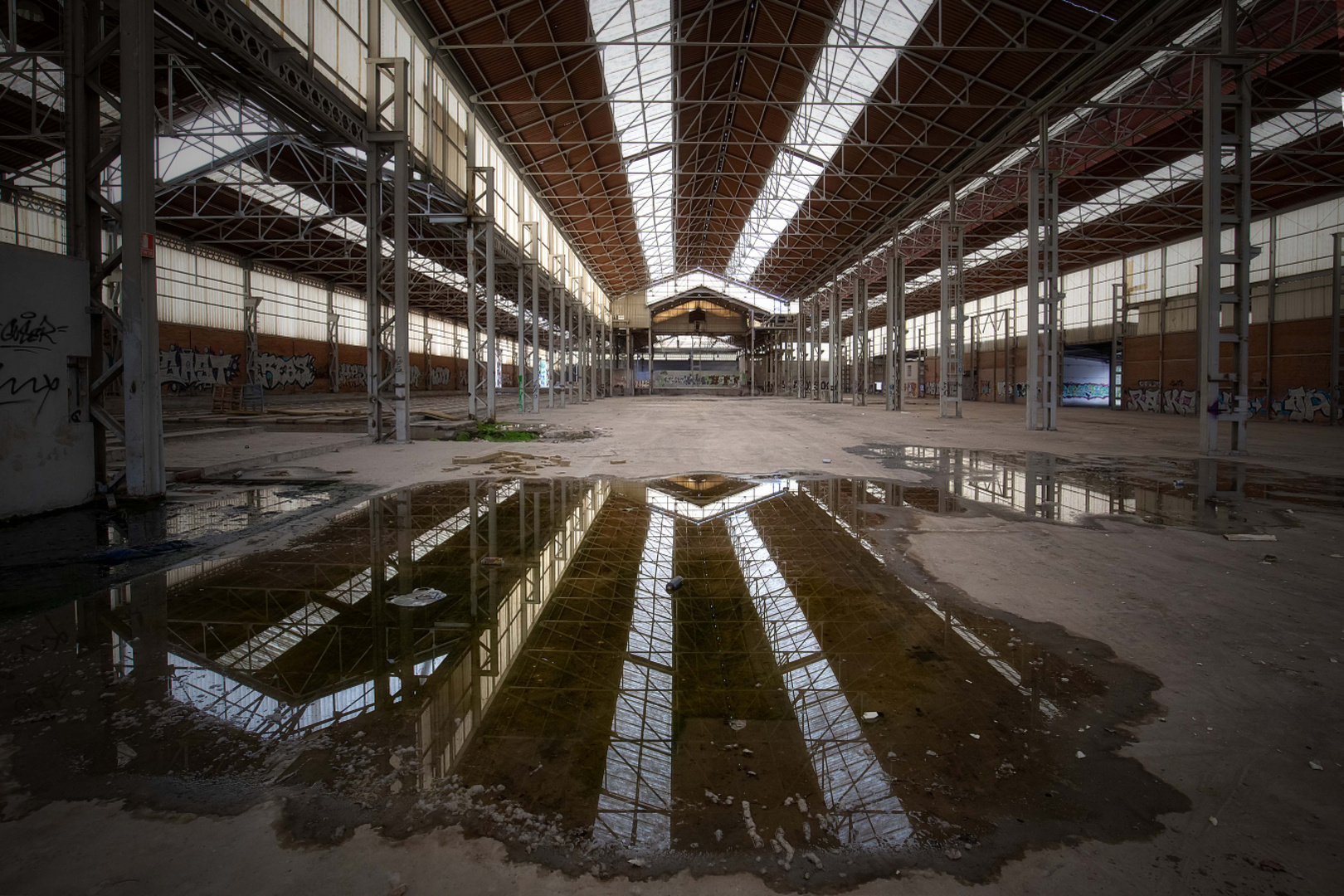 Spiegelung in der Fabrik