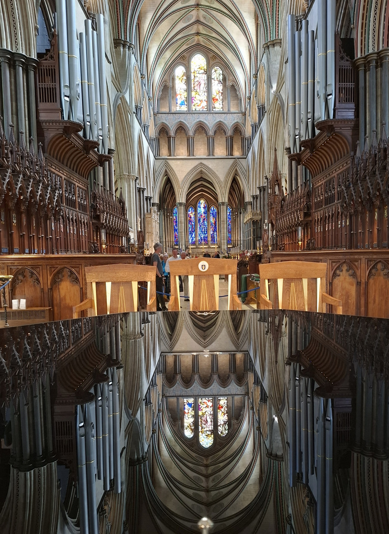 Spiegelung in der Kathedrale von Salisbury