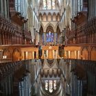 Spiegelung in der Kathedrale von Salisbury