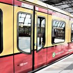 Spiegelung in der  S - Bahn in Berlin