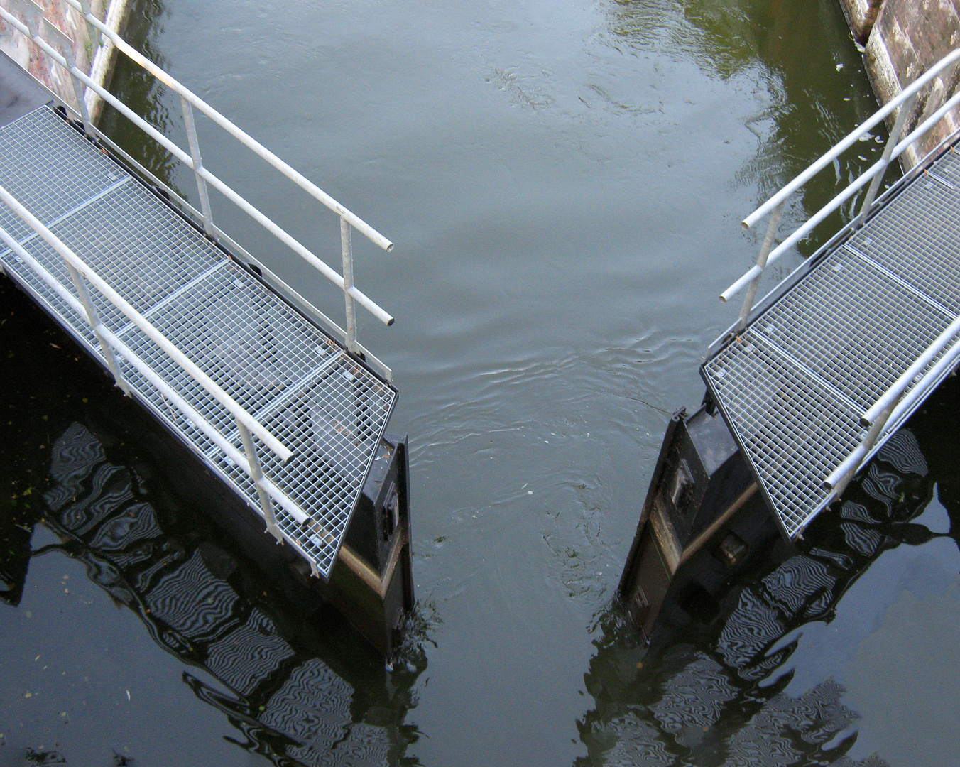 Spiegelung in der Stadtschleuse Rathenow