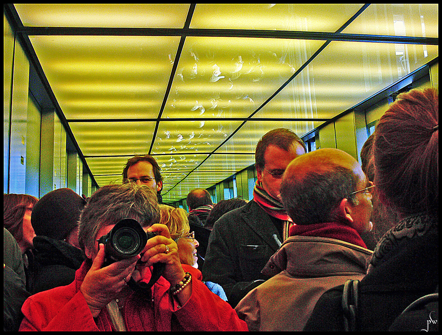 Spiegelung in einem Fahrstuhl im Berliner Reichstag