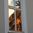 Spiegelung in einem Fenster 