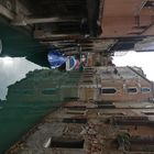 Spiegelung in einem ruhigen Seitenkanal in Venedig