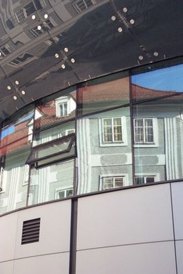 Spiegelung in Fensterfront