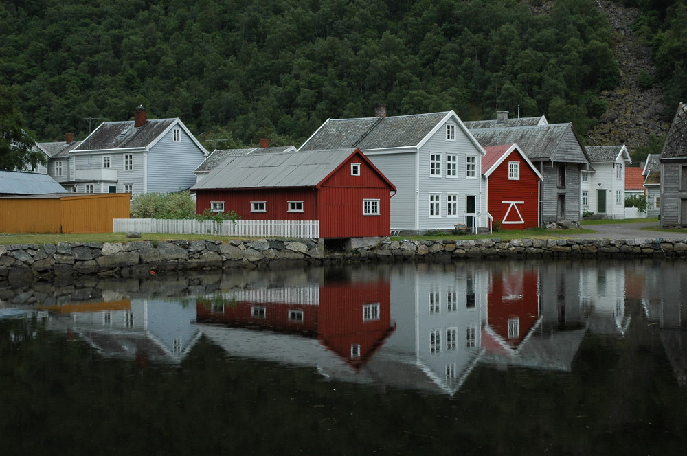 Spiegelung in Laerdal, Norwegen