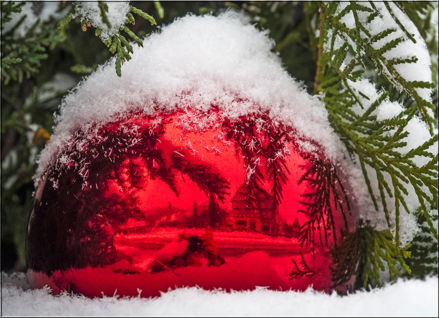 Spiegelung in Rot.