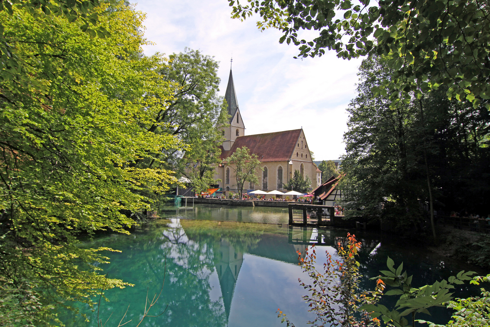 Spiegelung Kloster Blaubeuren im Blautopf