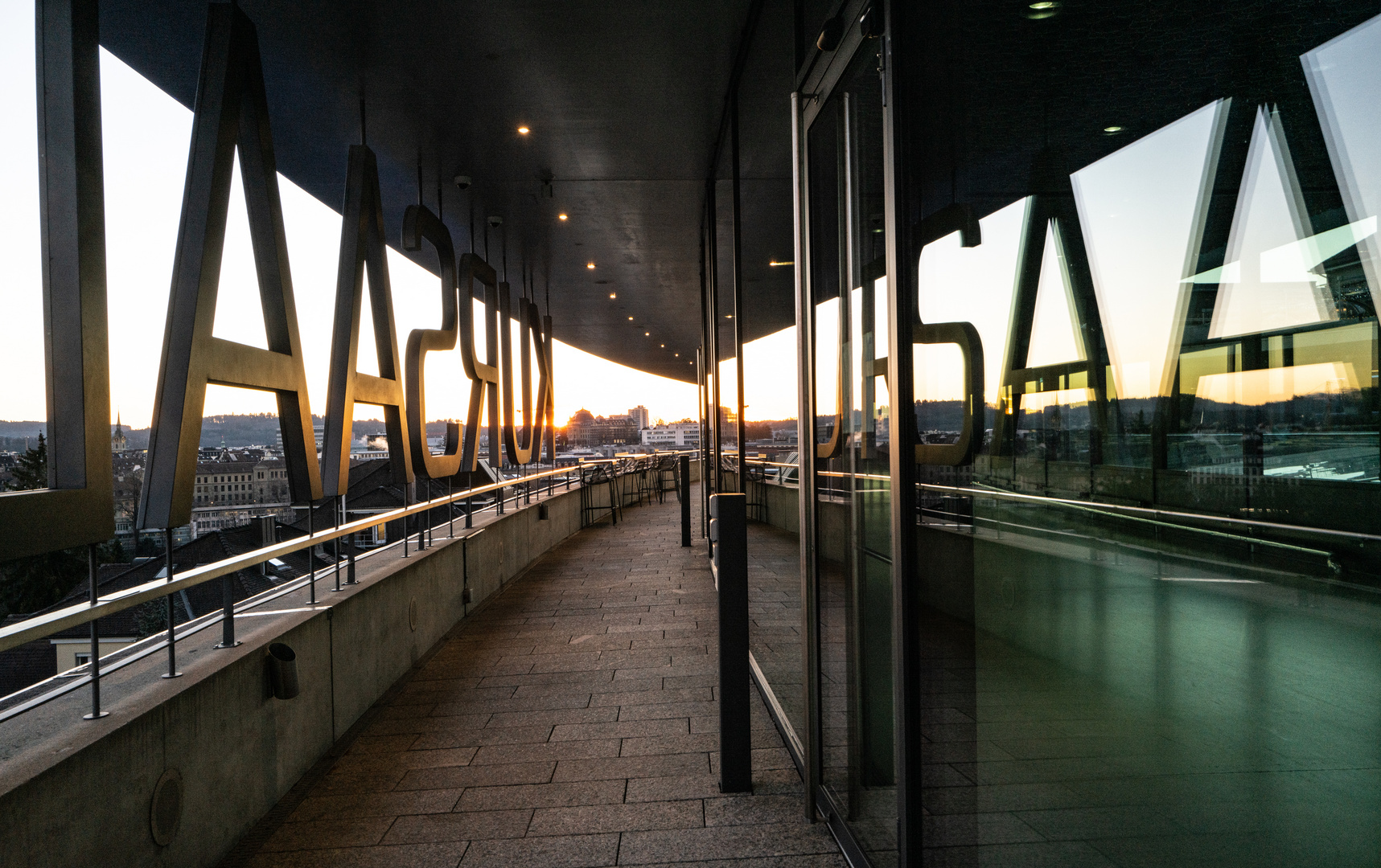 Spiegelung kurz nach Sonnenuntergang