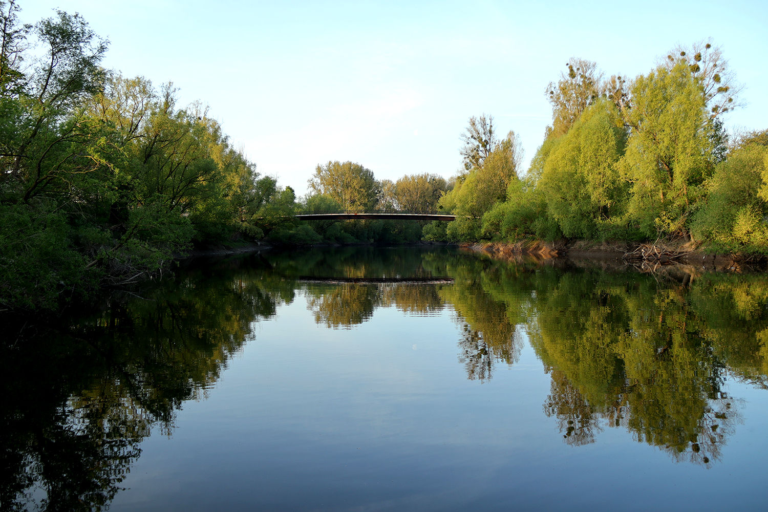 Spiegelung mit Brücke