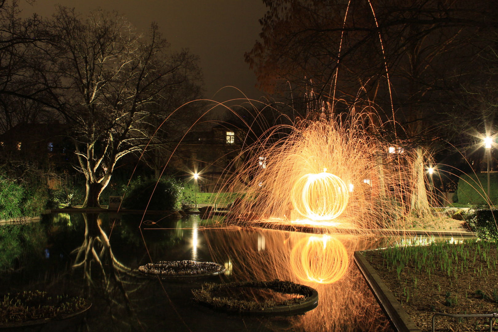 Spiegelung mit Feuerspiel