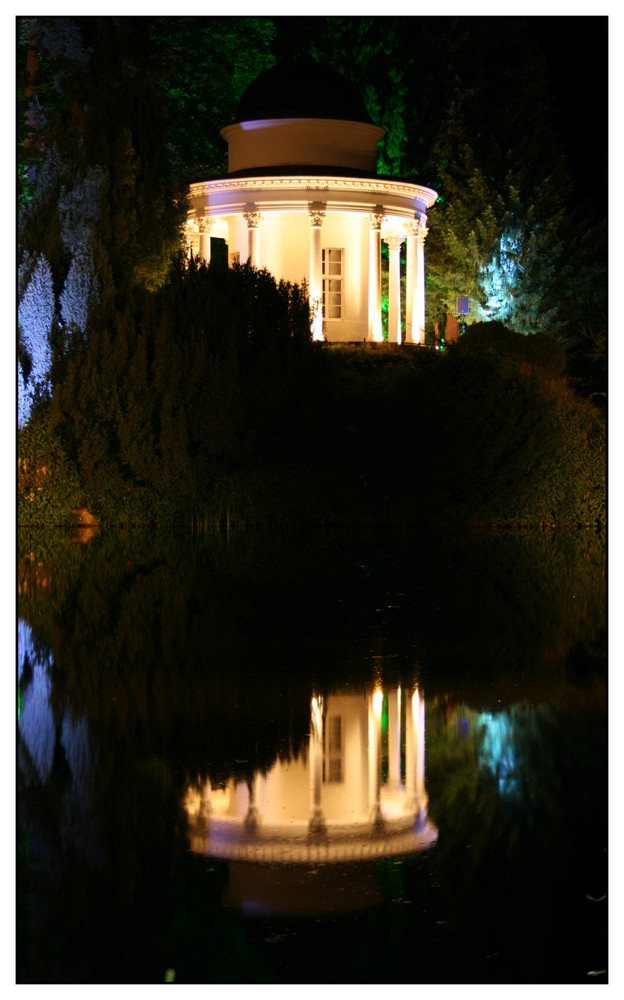 Spiegelung Pavillon