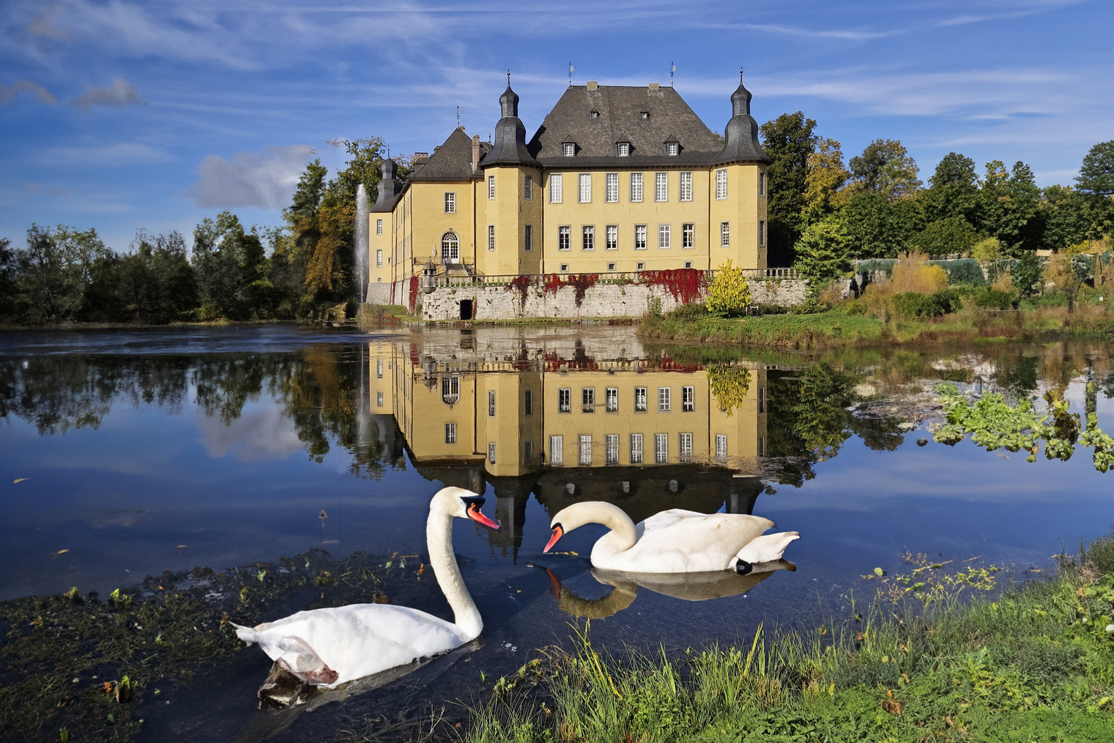 Spiegelung Schloss Dyck KI ergänzt