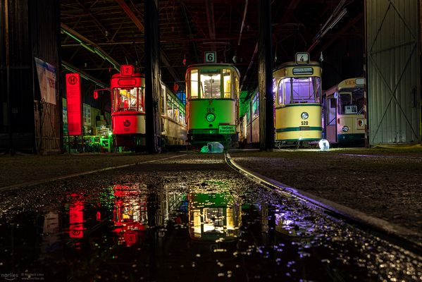 Spiegelung Straßenbahnen