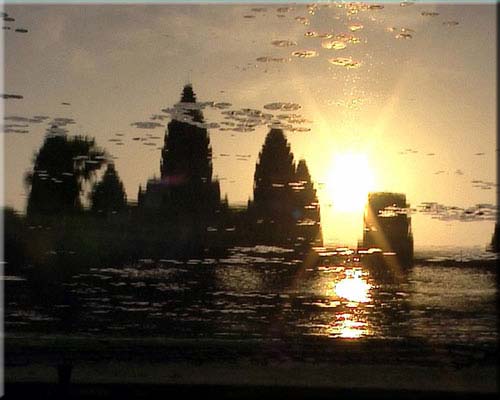 Spiegelung von Angkor Wat im Wasser