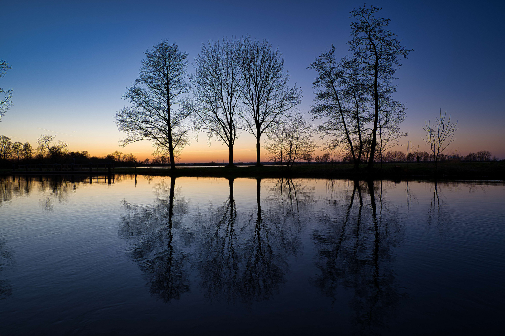 Spiegelung zur blauen Stunde