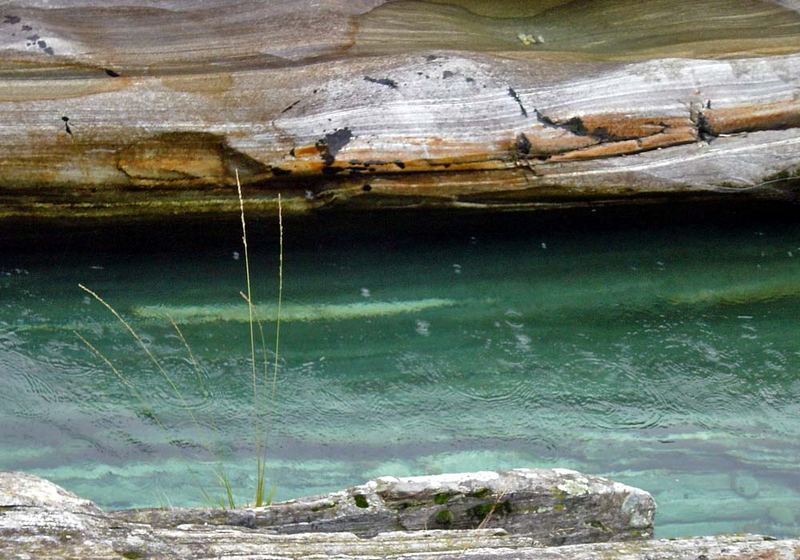 Spiegelungen am Fluss