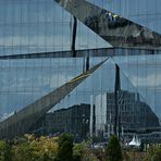 Spiegelungen am Hbf 02