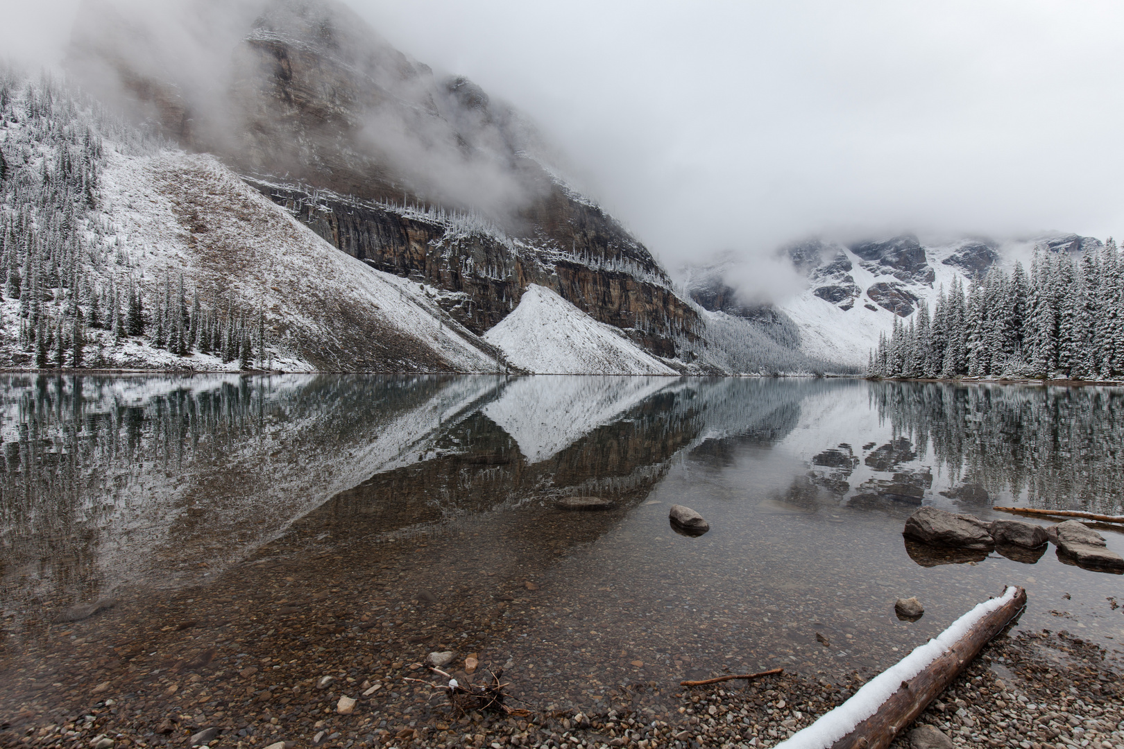 Spiegelungen am Moraine Lake