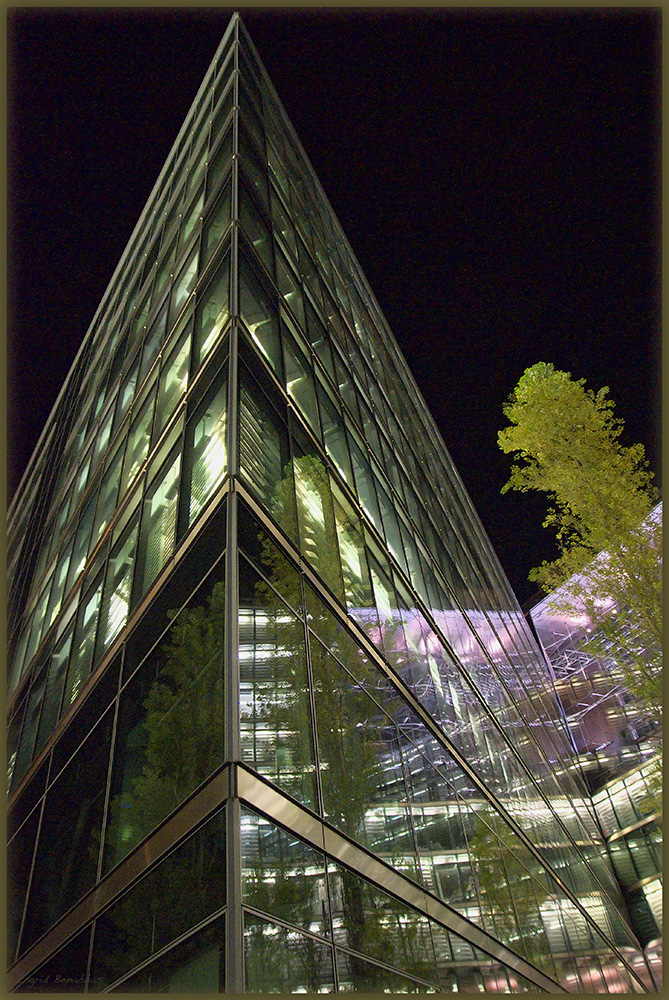 Spiegelungen am Potsdamer Platz (3)