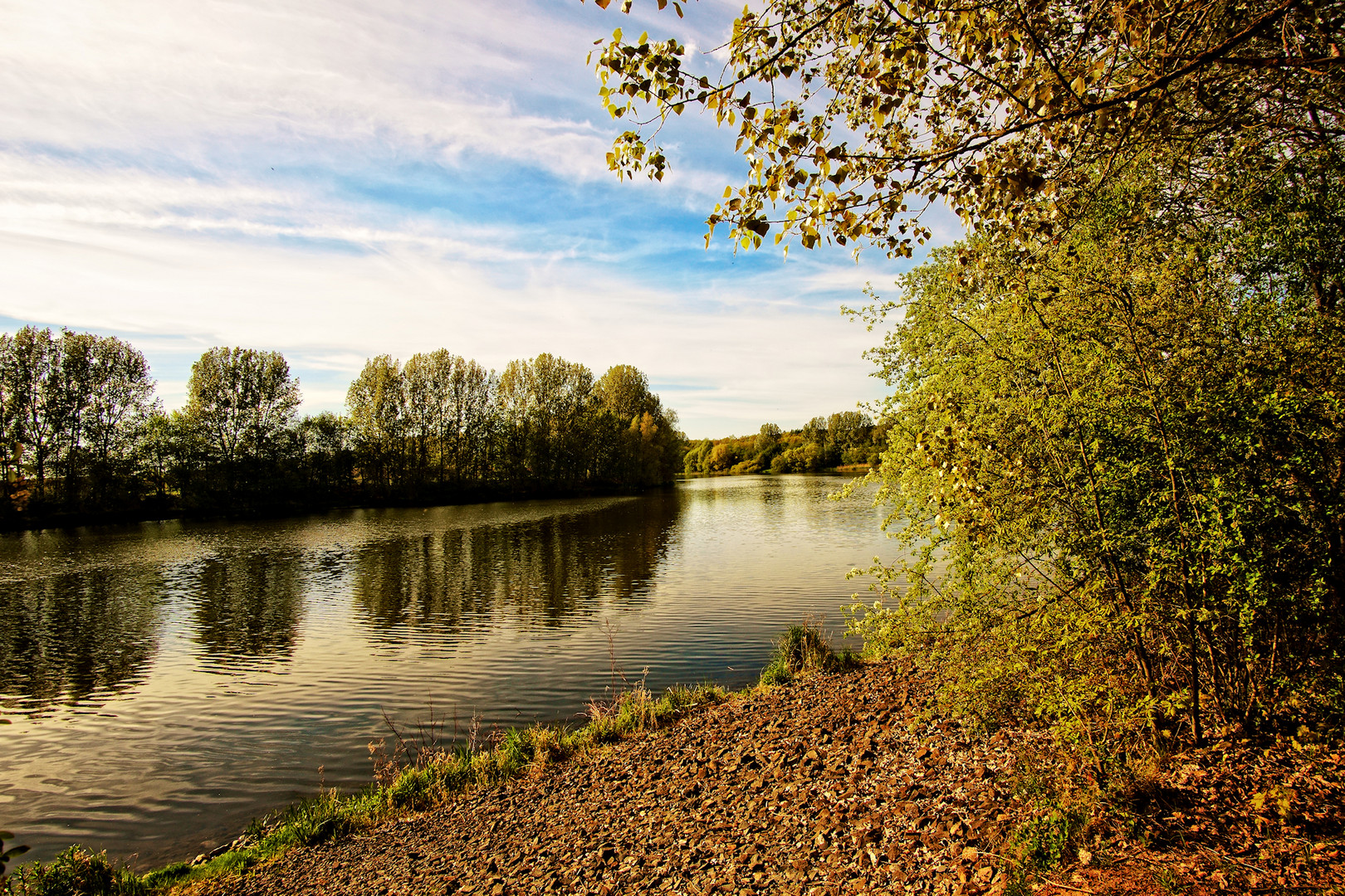 Spiegelungen am Stausee Birkungen im Mai 2020