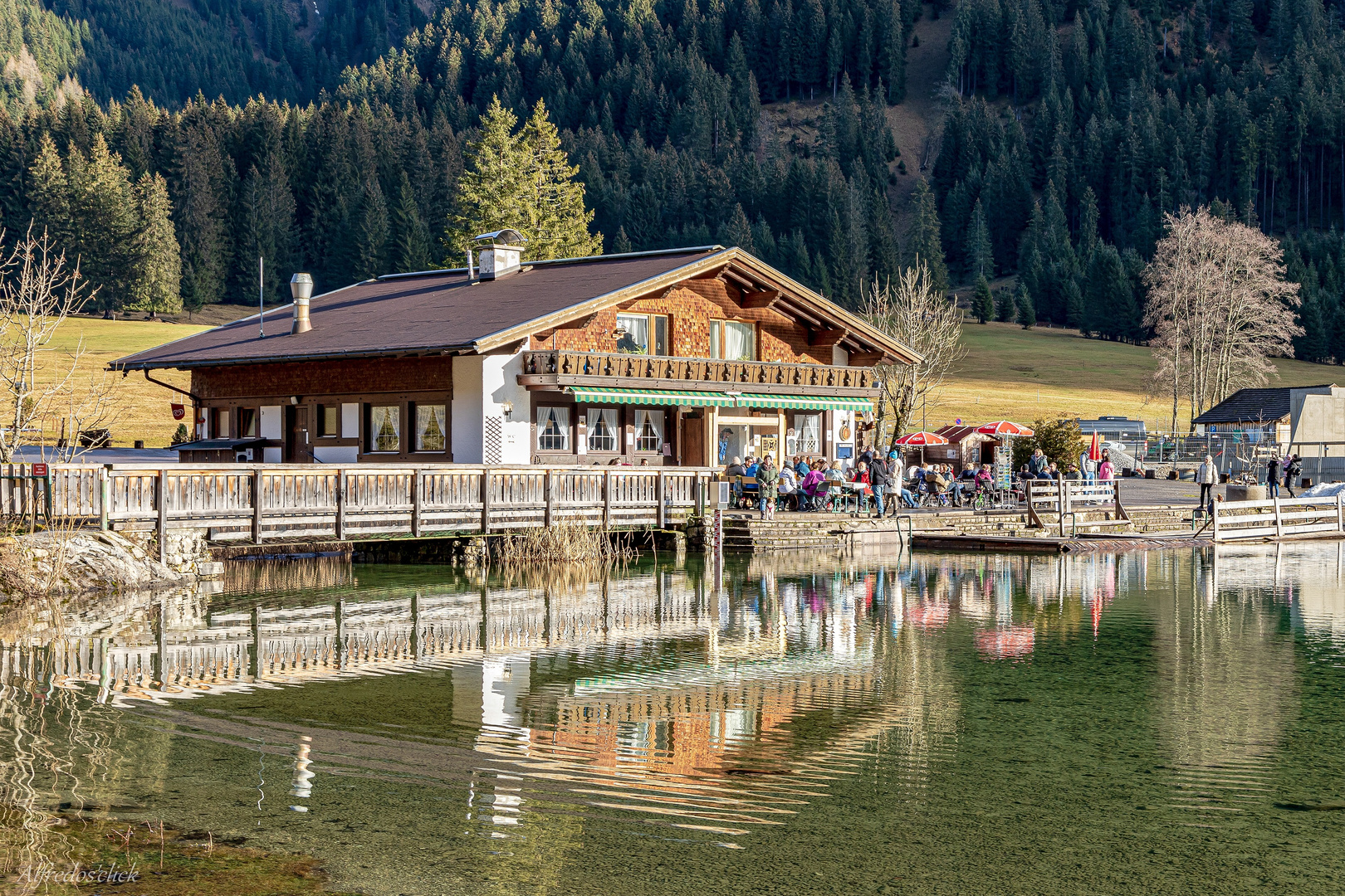 Spiegelungen am Vilsalpsee 