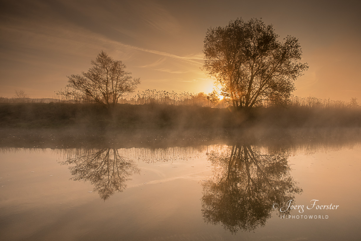 Spiegelungen an der Lahn