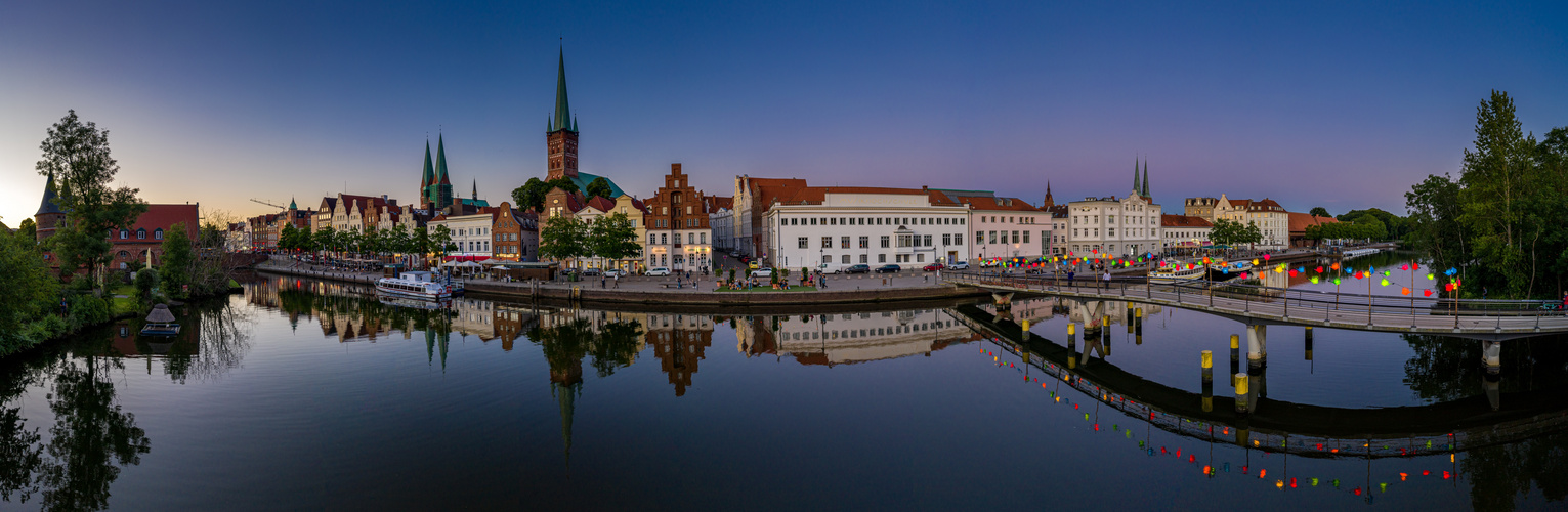 Spiegelungen an der Obertrave