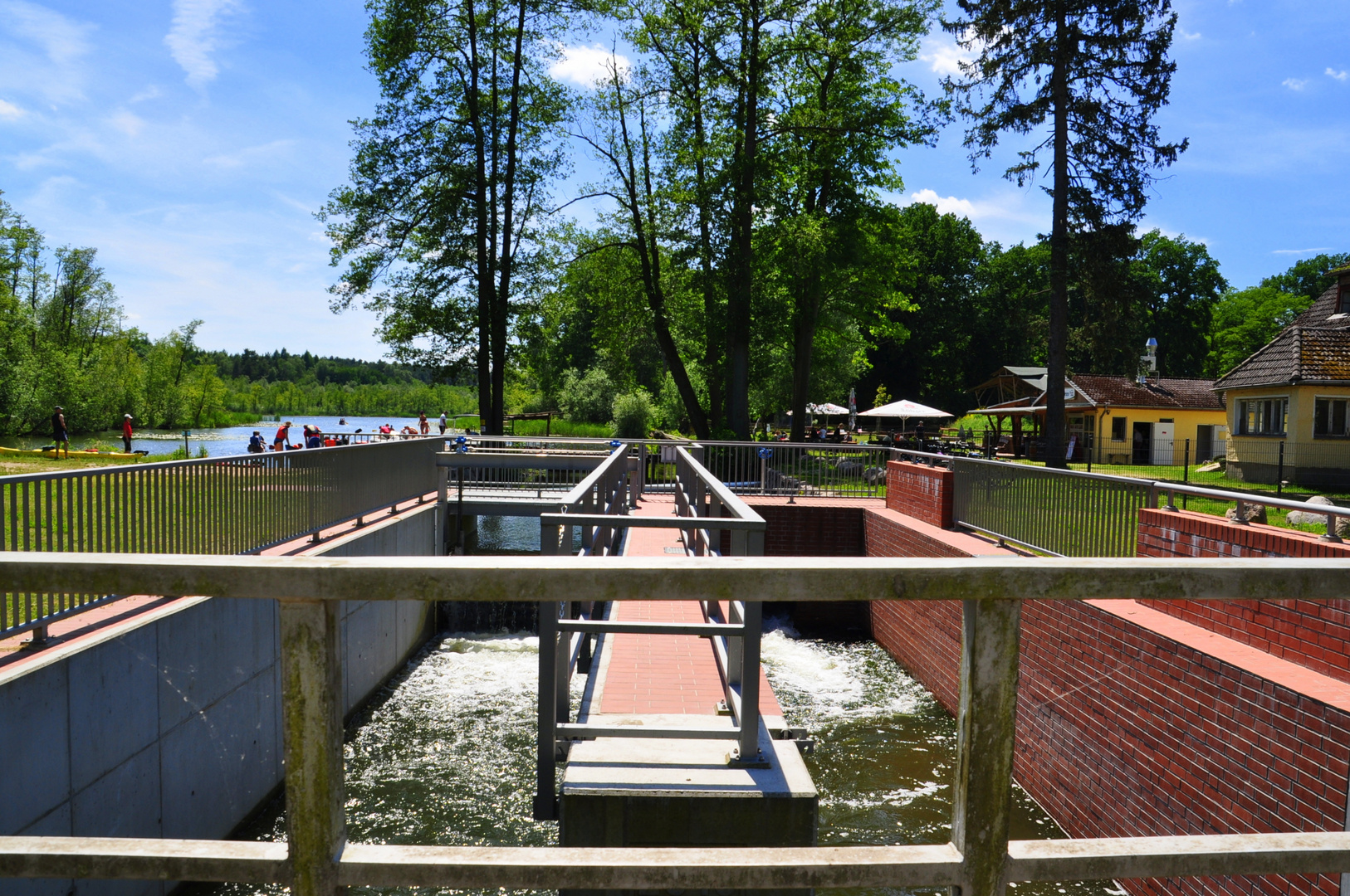 Spiegelungen an der Schleuse 